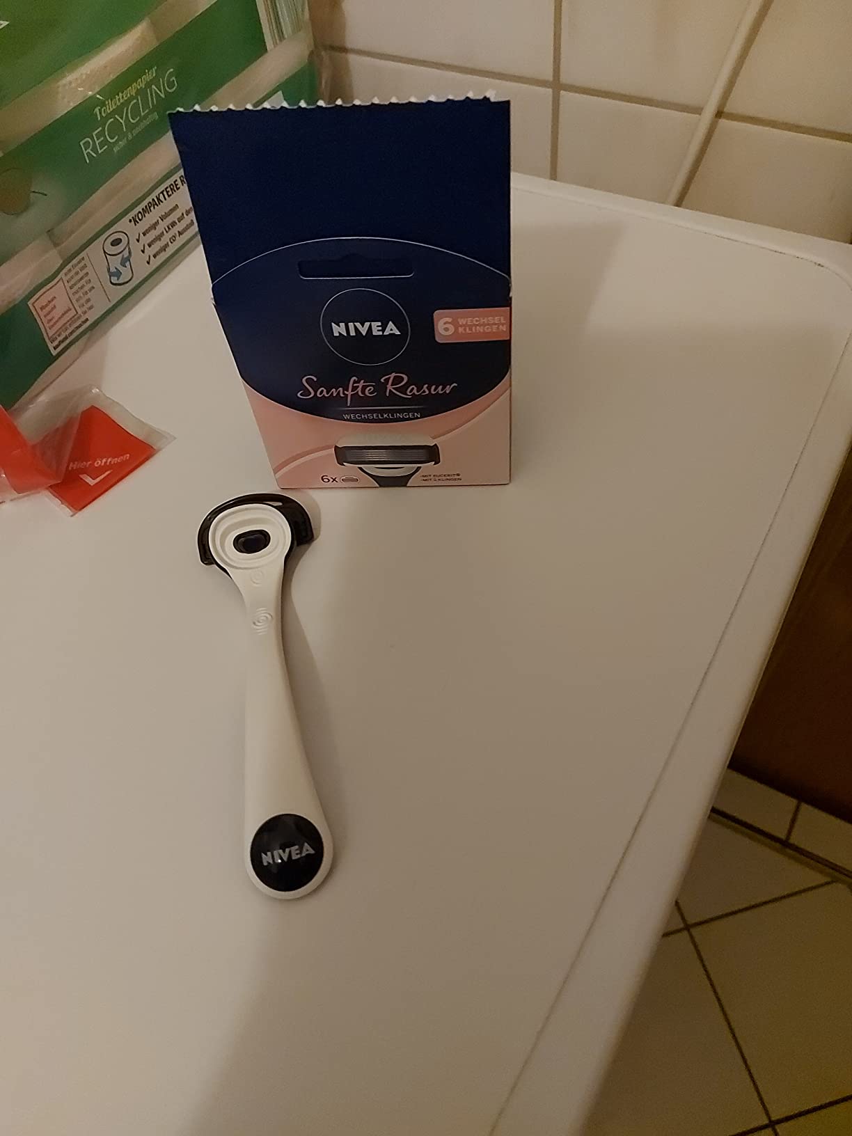 Nivea Rasierer Aus Dem Sortiment Genommen NIVEA Sanfte Rasur Rasierer mit Wechselklingen, Rasierer mit