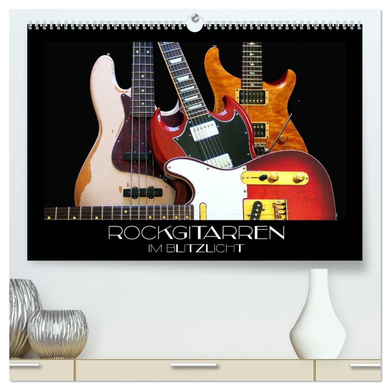 Rockgitarren im Blitzlicht (hochwertiger Premium Wandkalender 2026 DIN A2 quer), Kunstdruck in Hochglanz: Gitarrenschönheiten auf schwarzem Hintergrund eindrucksvoll in Szene gesetzt (CALVENDO Kunst)