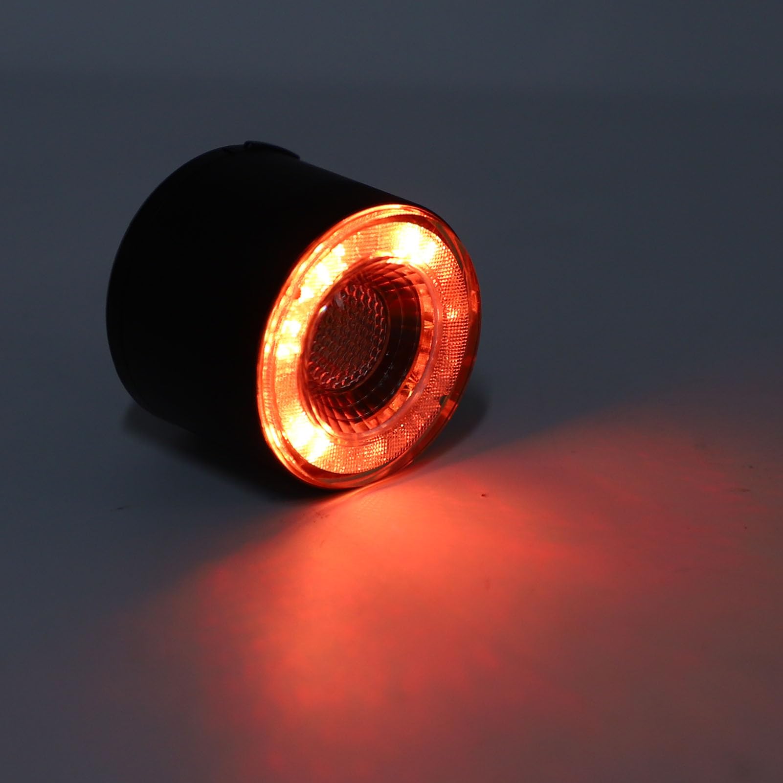Generic Luci per Bici Ricaricabili Set Luci Anteriori Posteriori Ad Alta luminosità IP66 Resistenti All'acqua per Ciclismo Notturno per Adulti ABS 8 Colori 15 modalità