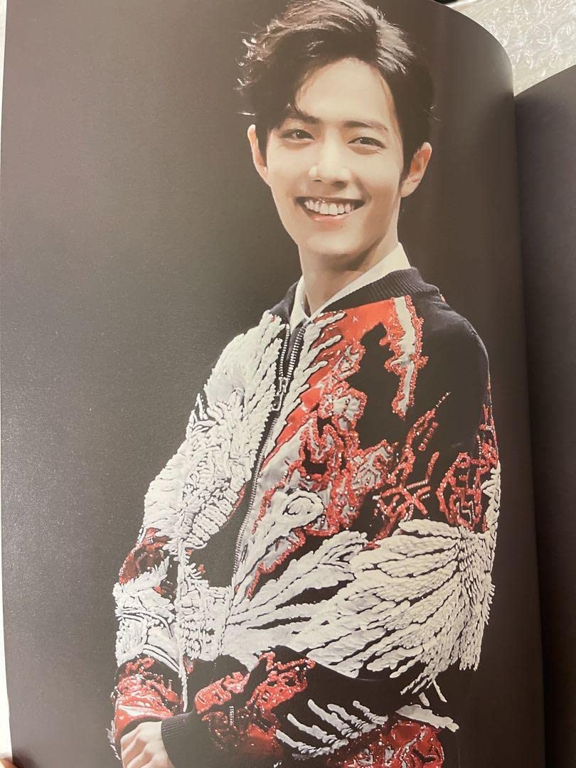 陳情令肖戦笑顔写真集ハードカバー豪華写真集