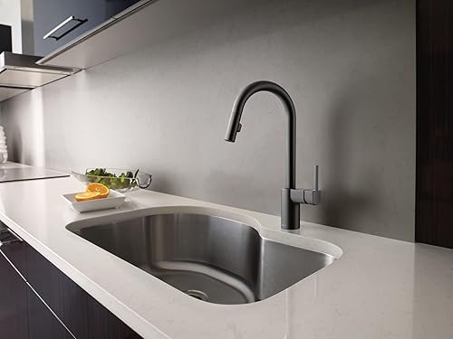 Vista 99 de Moen 7565EVBL Align Smart Grifo de cocina con rociador desplegable sin contacto con control por voz y Power Boost, color negro mate