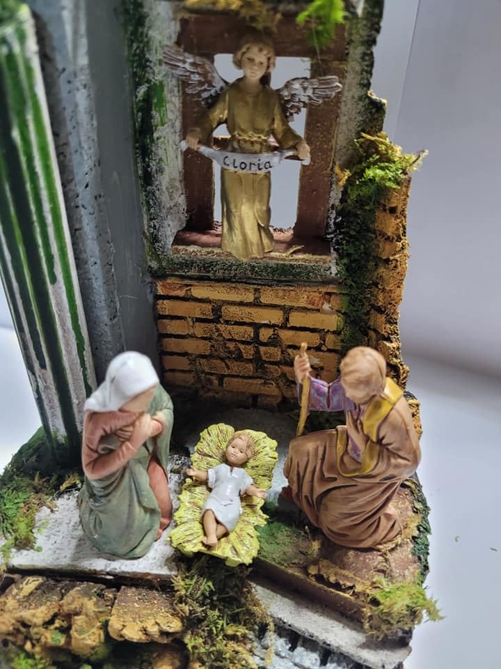 Mini-Tempel Krippe Durchmesser 15 cm Höhe 25 cm Holz und Kork mit oder ohne Geburt 4 Schäfte 8 cm Kunststoff geeignet für Glasglocke