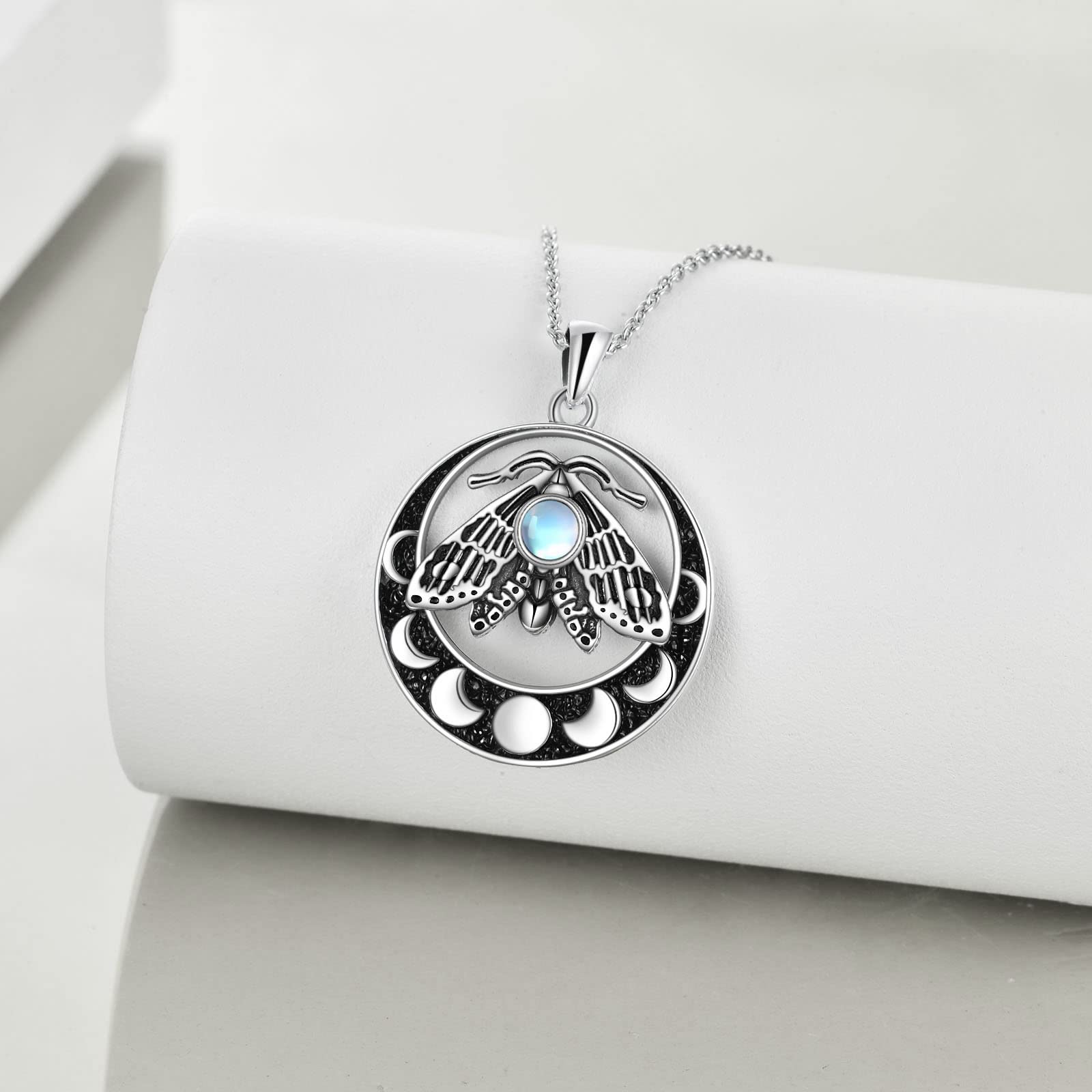 YAFEINI Mondstein-Halskette für Frauen Motte Anhänger Witchy Schmuck Gothic Motte und der Mond