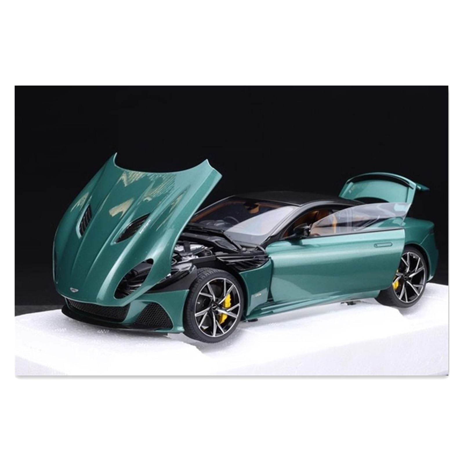 アストンマーチンDBS 1/18 モデルカー Amazon | ミニカー アストンマーティン DBS スーパーレッジェーラ 1:18