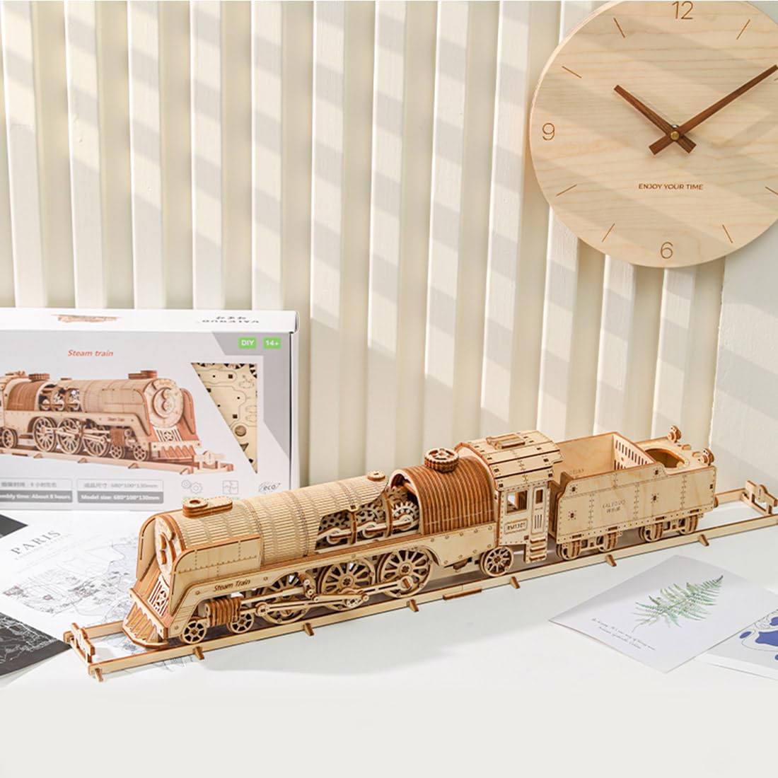 Kit fai da te Steam Train Model Kit meccanico Wind-Up Locomotive con traccia, modello di assemblaggio in legno, collegamento a pistone, set di costruzione educativa, display desktop (413 PCS/smontato)