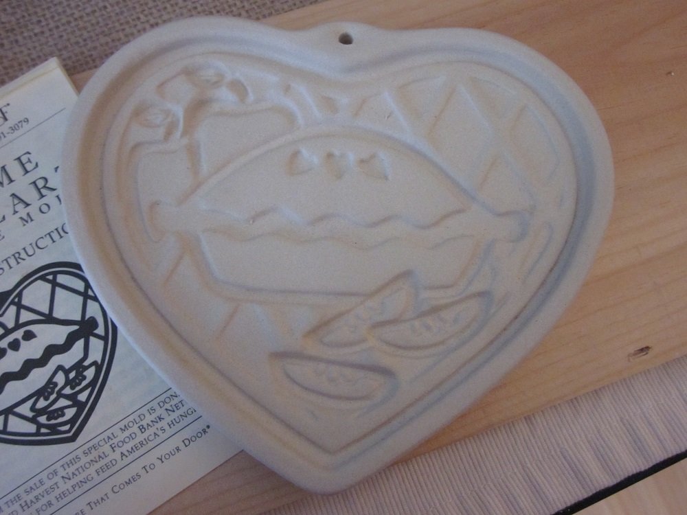 The Pampered Chef Welcome Home Heart Clay Cookie Mold #2911