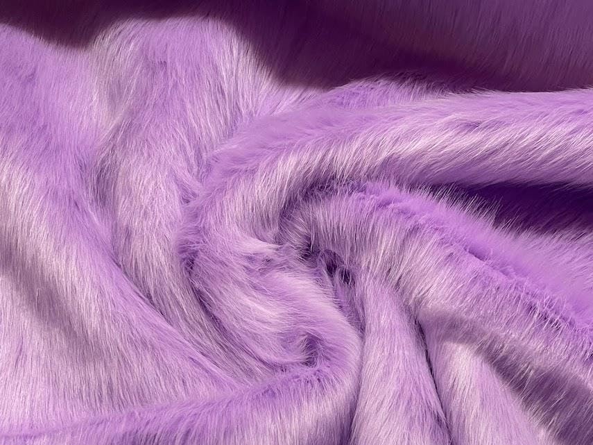 Tissu imitation fourrure lilas à poils longs vendu par coupon de 0,5 mètre