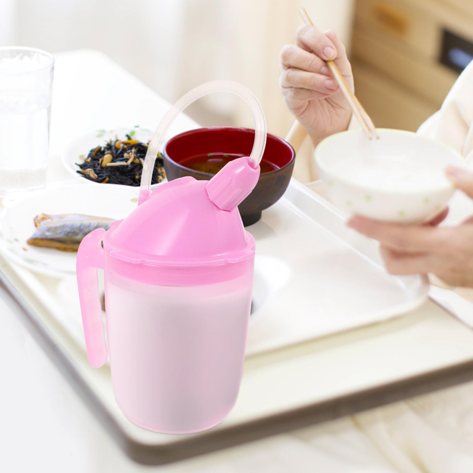 Vaso de Alimentación con Tapa Antirrobo y Pajita para Pacientes Encamados Adultos Mayores y Embarazadas Diseño Prueba de Fugas Capacidad Moderada para Beber Cómodo y Seguro