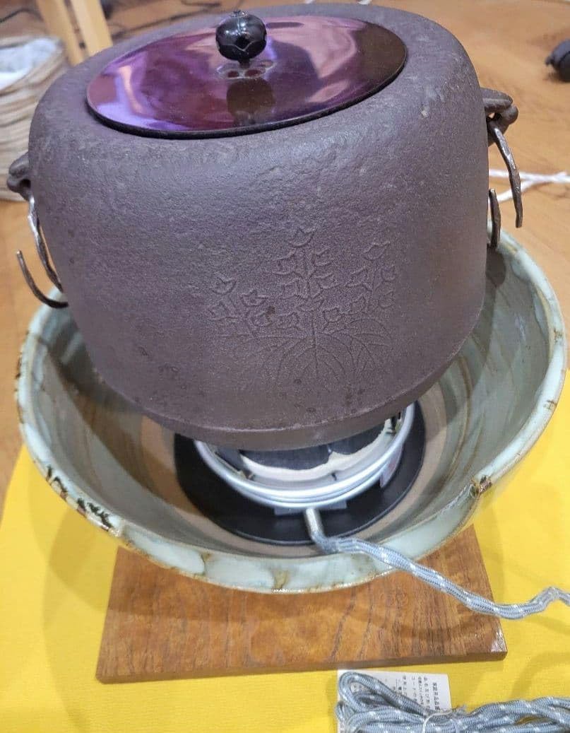 美品 陶器風炉★電熱器、楡材敷板、特注品金属底板のセット 陶器風炉電熱器、楡材敷板、特注品金属底板のセット 売れ筋 1998年