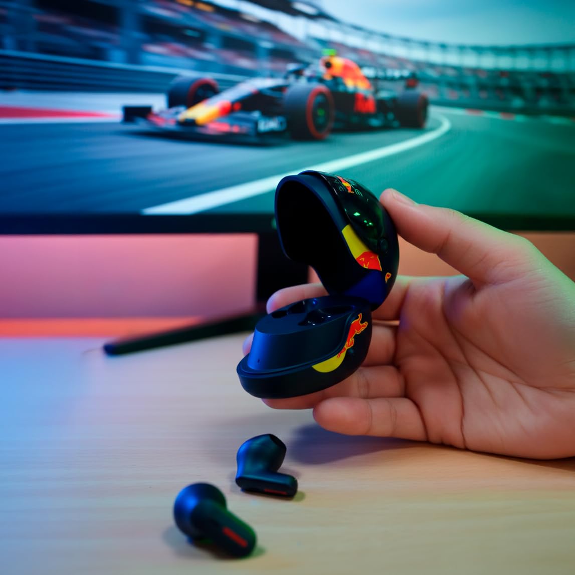 Red Bull Racing Casque Bluetooth in-Ear RB‑EB220 avec Son Premium, Driver 13 mm, étui de Charge de 300 mAh et USB‑C
