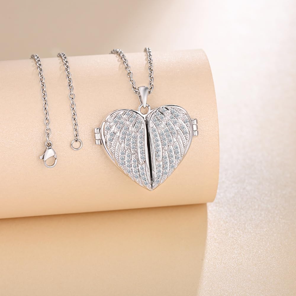 Collana Foto Ciondolo Cuore Argento 925 Medaglione Portafoto Personalizzabile con Ali d’Angelo in Zirconia