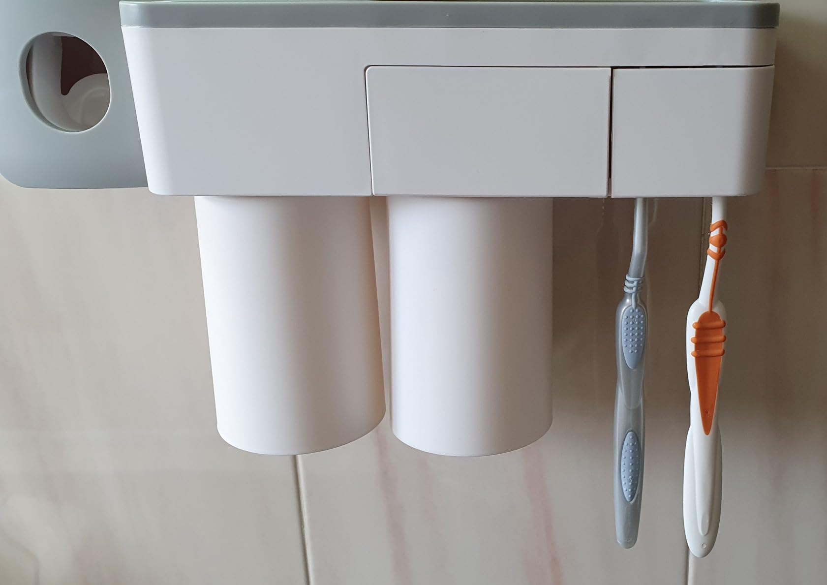 GAESHOW Porte-brosse à Dents UV Désinfectant - Support Mural Avec Stérilisateur - Porte-brosse à Dents Avec Distributeur Automatique De Dentifrice - 4 Fentes Pour Pinceaux - 2 Gobelets - Gris