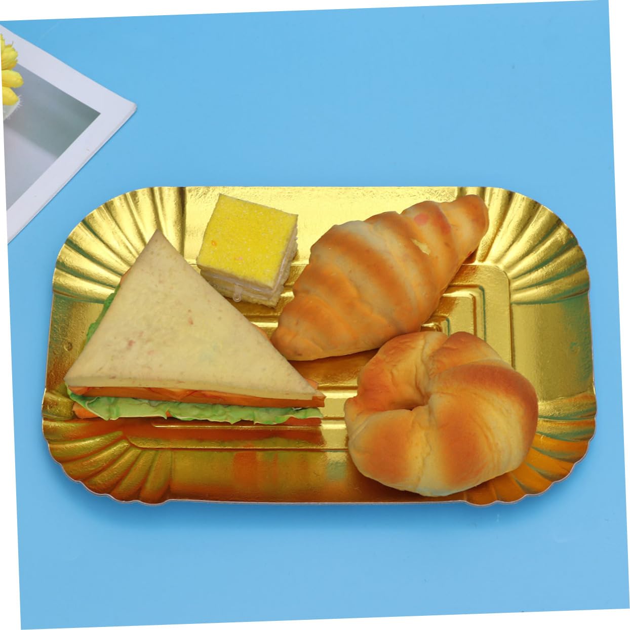 Gatuida Assiettes Jetables Dorées en Papier Aluminium, Lot de 10 | Design Uni, Qualité Alimentaire, pour Banquet et Réception, Format Pratique pour Service de Table