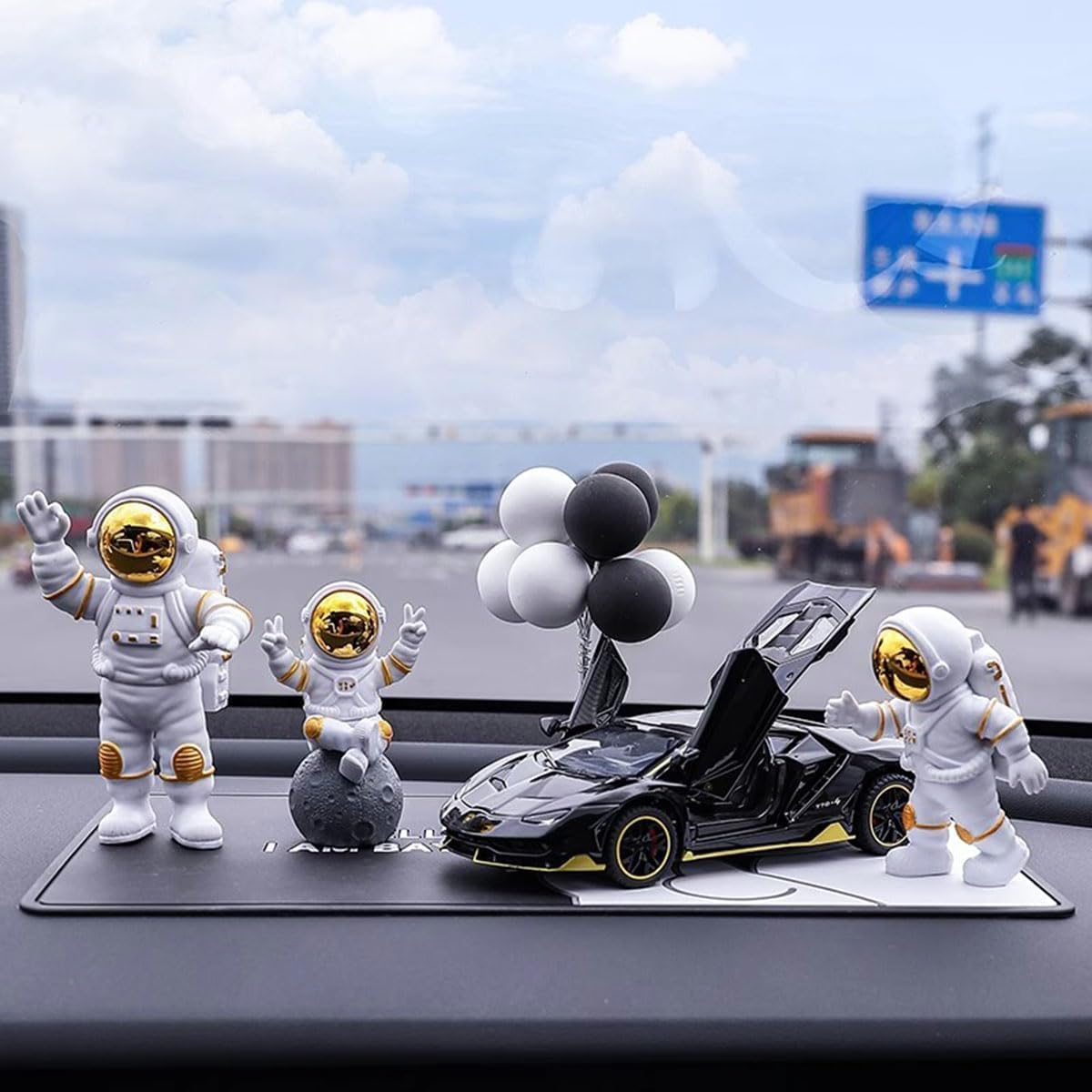Polyvinyl Chloride 3Pcs Astronaut Action Figurine Home Decor Astronaut Statue Study Office Desk Decor Showpiece Gift Decoration Accessories Outer Space Pvc Sculpture(Golden)