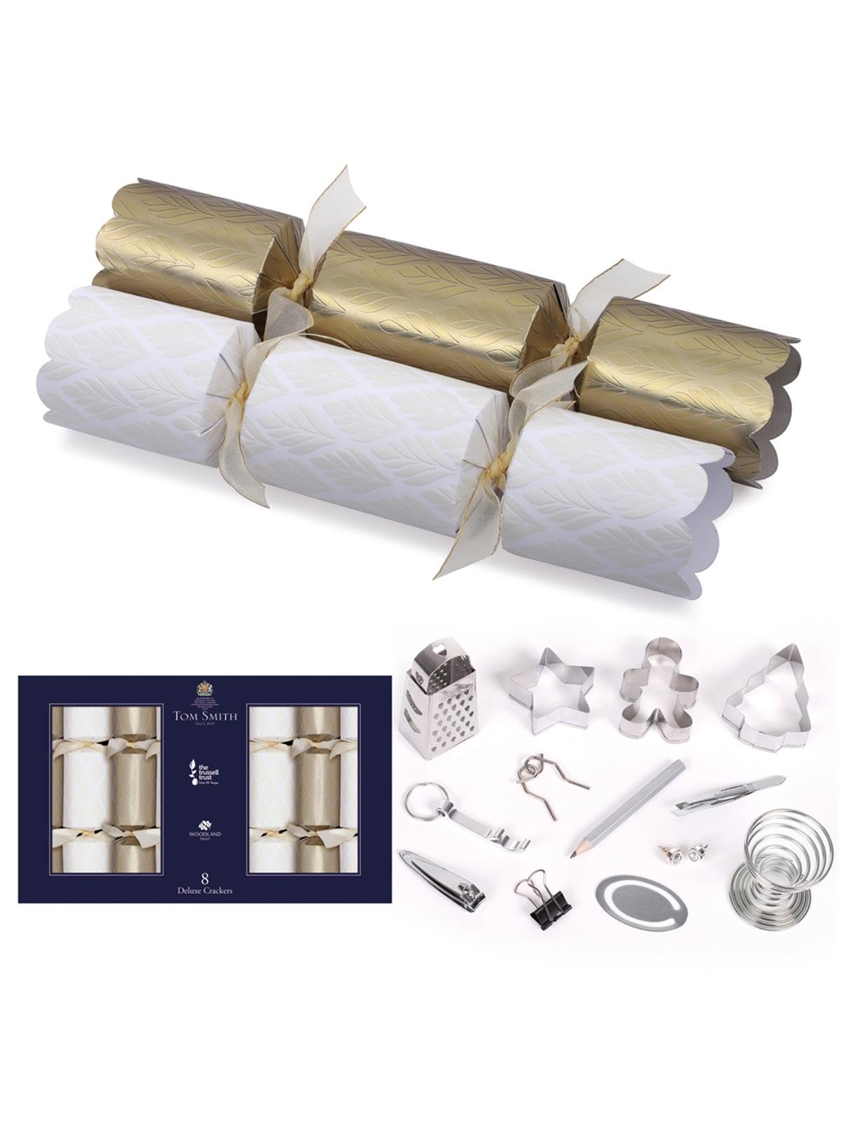 Tom Smith Pack 8 Deluxe White & Gold Leaf Design Charity Christmas Crackers
