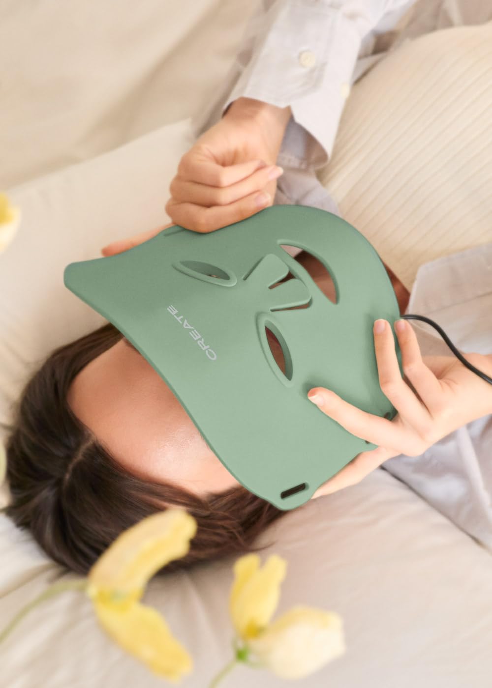 CREATE/SKIN CARE LED MASK/Máscara de tratamiento facial LED 8 en 1 verde sage / 8 luces, 8 tratamientos led, 288 bombillas LED, seguro y libre de UV, flexible, bateria larga duracón, 4.2W