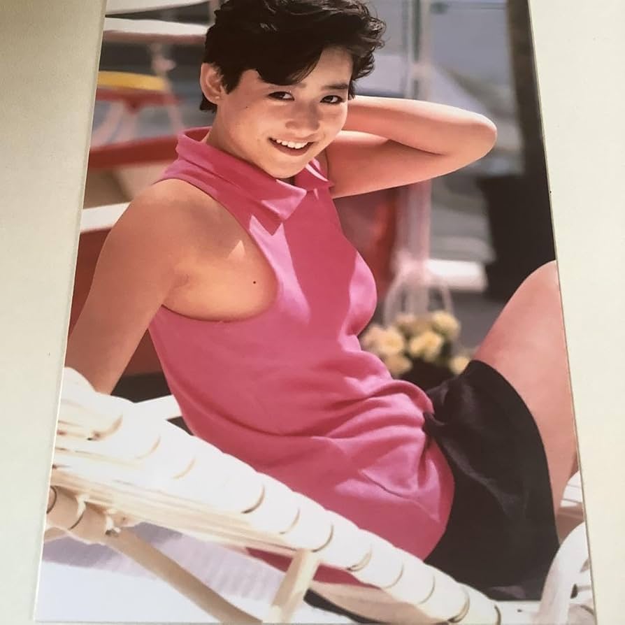 Amazon.co.jp: s70) 岡田有希子 L判写真10枚set 写真アイドル : おもちゃ