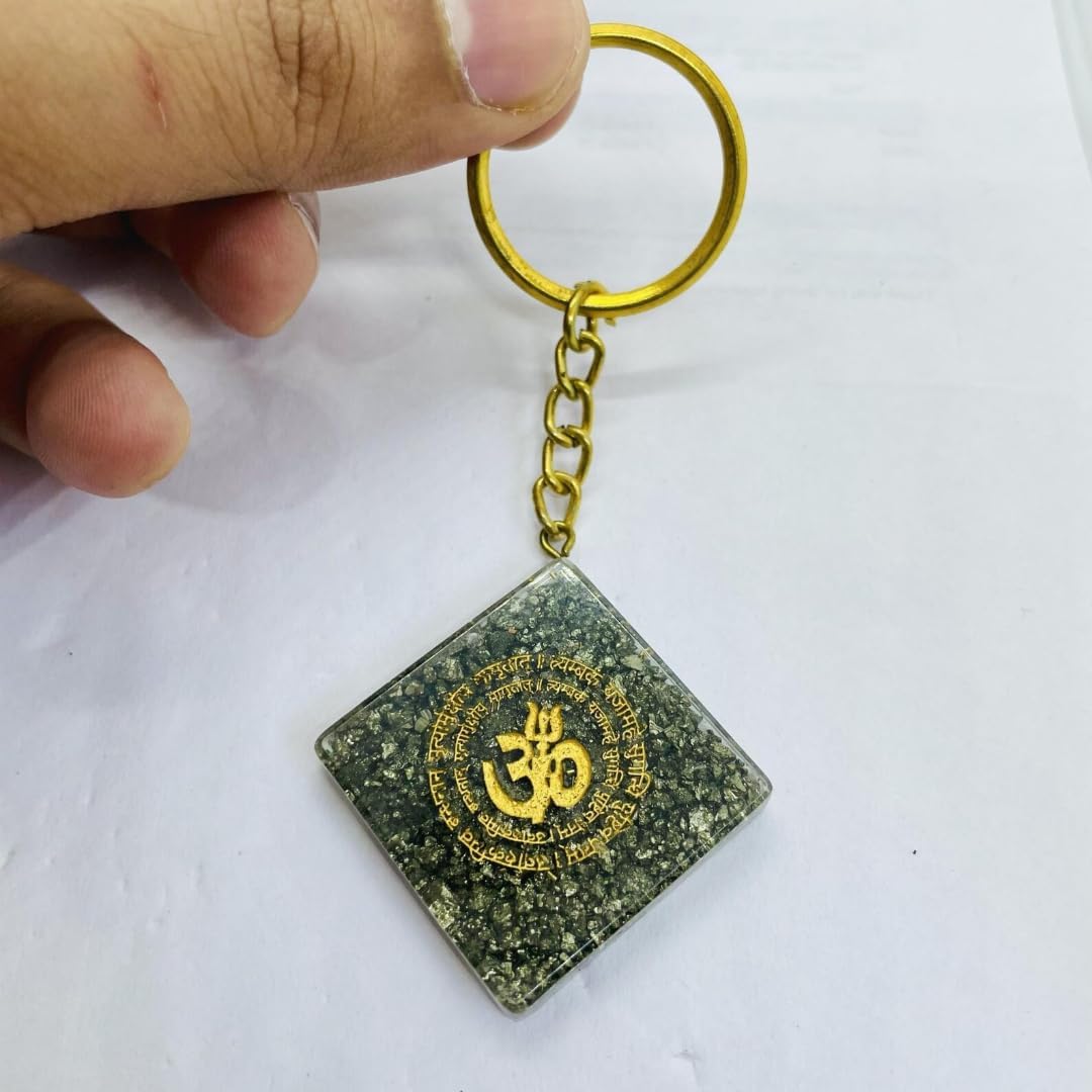 Kayra Handmade Om Keychain with Gold Sanskrit Mantra – Spiritual Energy, Protection & Healing Keyring – Yoga, Meditation & Mindfulness Gift for Men & Women