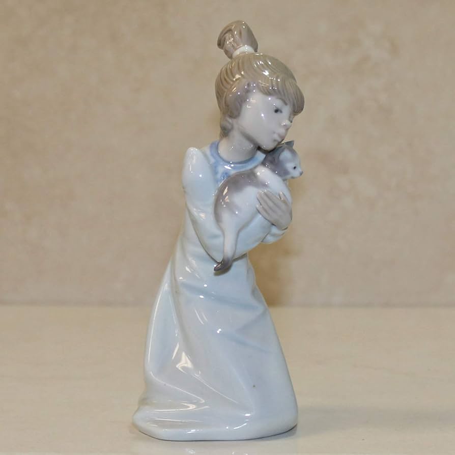 Amazon.com: Lladro Figurine 5712 Sleepy Kitten : 居家與廚房