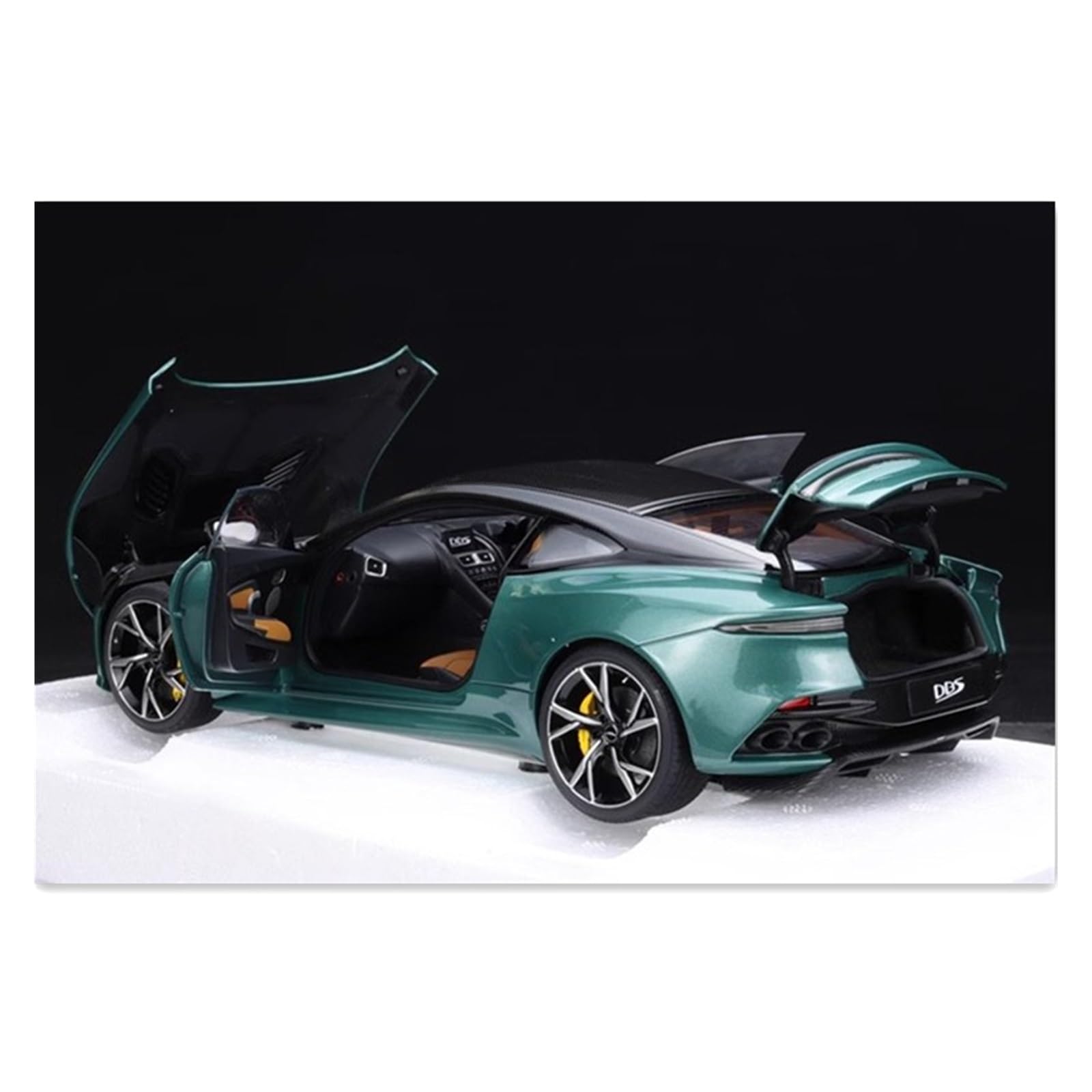 Amazon | ミニカー アストンマーティン DBS スーパーレッジェーラ 1:18