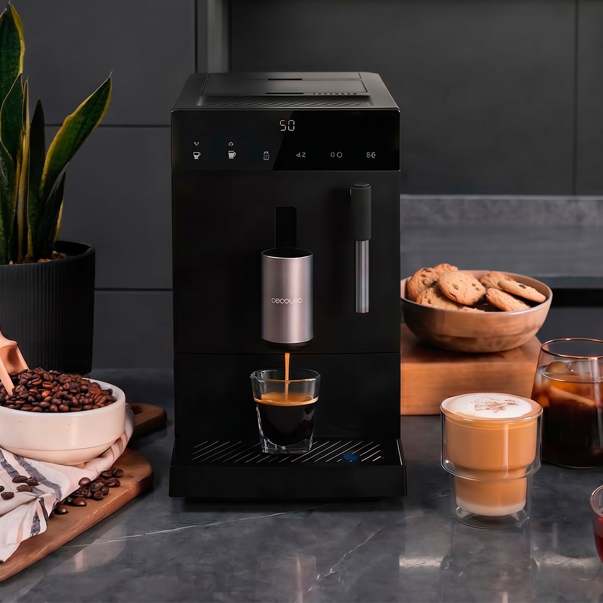 Cecotec Macchina da Caffè Superautomatica Compatta con Montalatte Cremmaet Compact Elite. 1350W, 19bar, Sistema Thermoblock, Contenitore Caffè in Grani 120 g con Macinacaffè e Serbatoio 1,1L