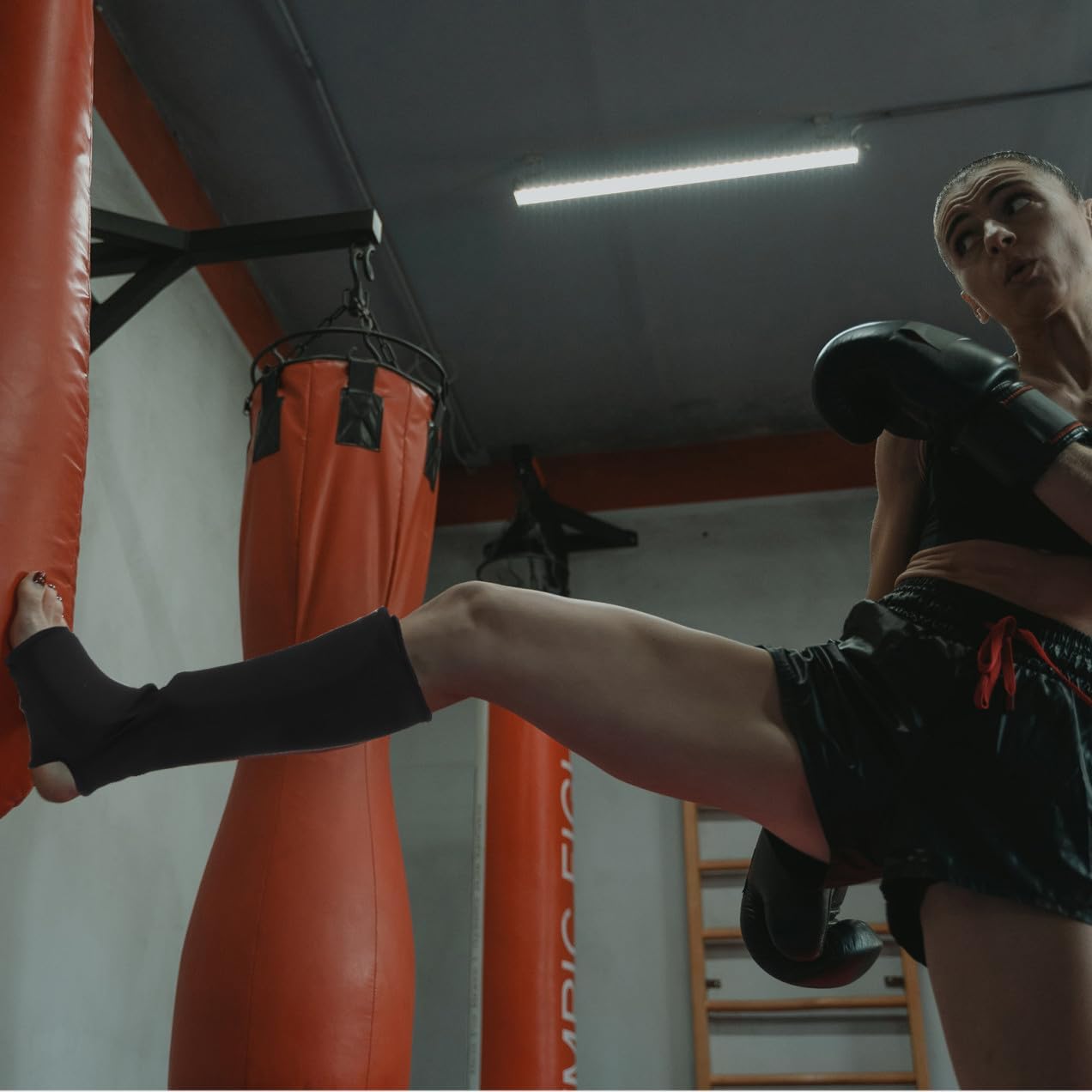 BESPORTBLE Lightweight Adult Muay Thai Shin Guards Breathable Karate Calf Protectors with Shock Absorption and Non-Slip Design for Taekwondo Martial Arts Sparring and Soccer Training