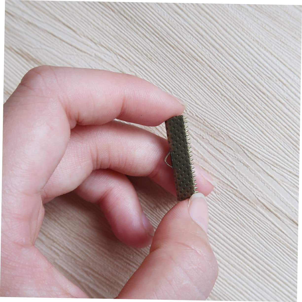 100pcs Textured Crimp End Clamps Metal Fastener Clasps Cord Ends Buckles Zipper Clips DIY Jewelry Making