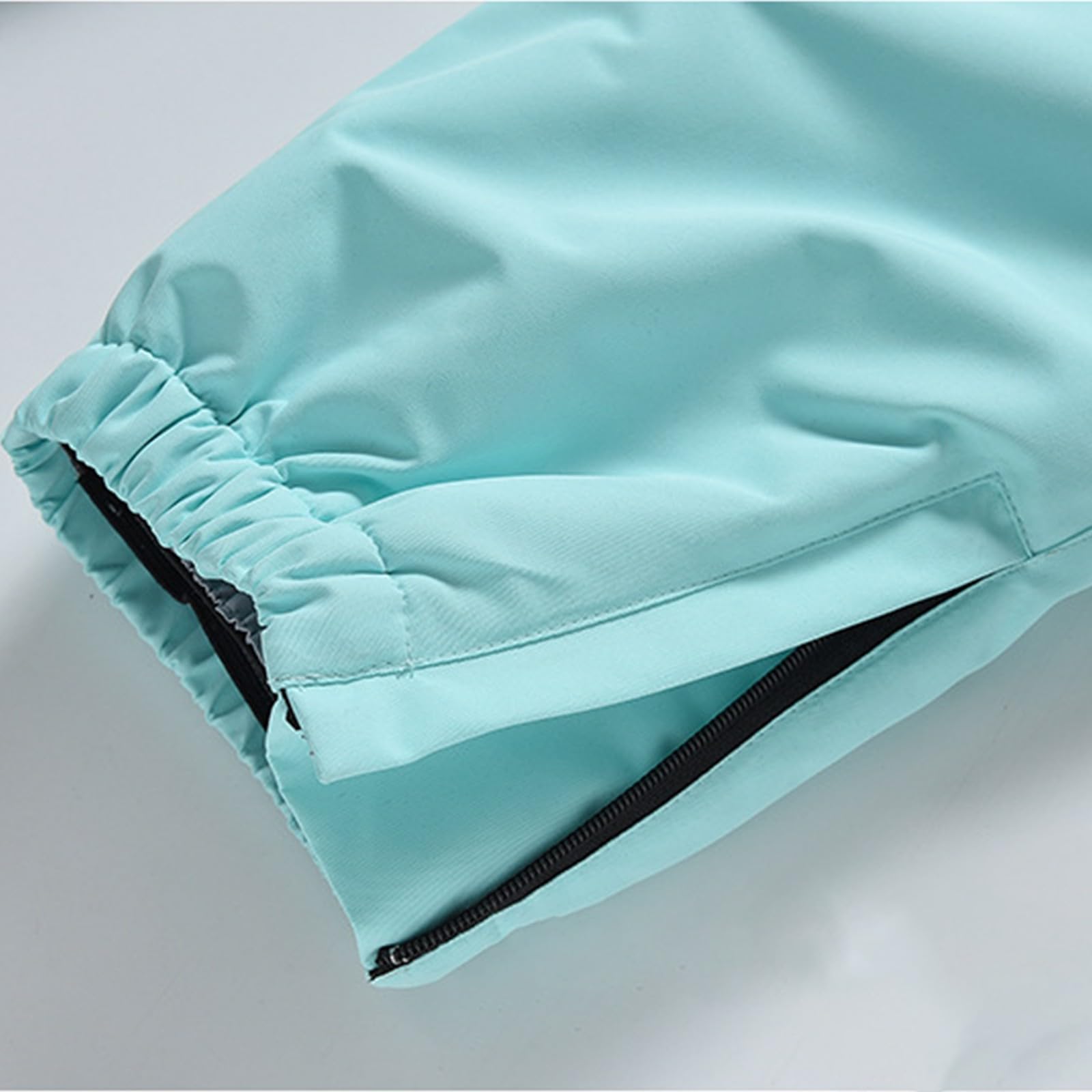Pantalon de neige pour enfants avec bretelles amovibles et poches à fermeture éclair, coupe-vent, imperméable, pantalon de ski chaud et doux avec bretelles, combinaison ample avec cordon de serrage