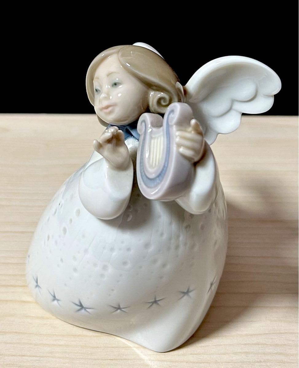 時間雨天使座楽器象牙白に金色の置き時計を描