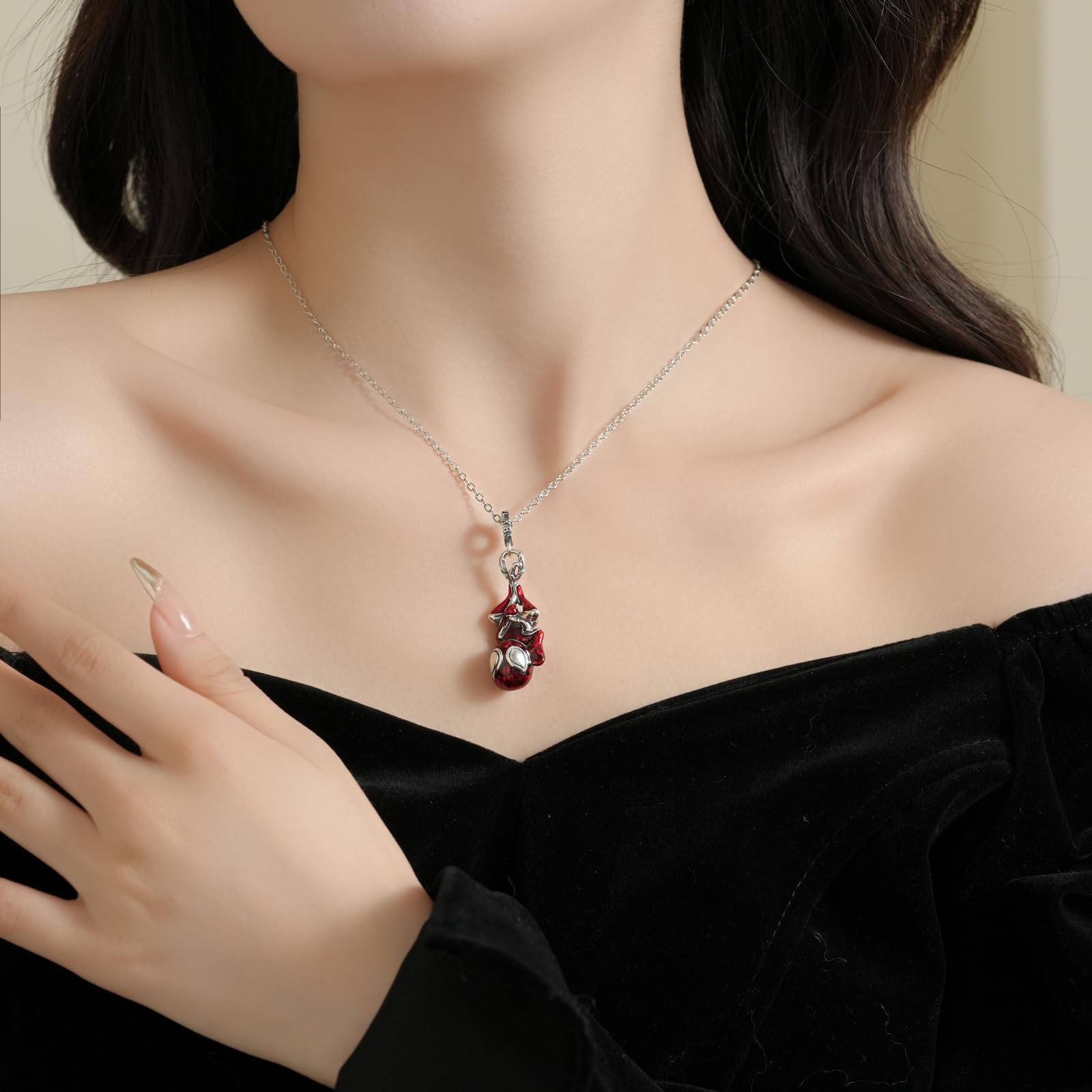 Collar con colgante de SpiderMan para mujeres y hombres, cadena de joyería de araña ajustable roja, regalo rosa ideal para fanáticos del hombre araña, cosplay, uso diario, Latón, No es una 3