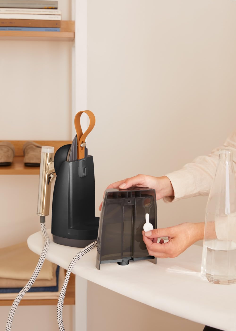 CREATE/IRON DUAL PRO/Fer à vapeur horizontal et vertical 800 ml noir/Design 2 en 1, 4 modes de repassage, coup de vapeur et repassage à sec, semelle antiadhésive, 1630W