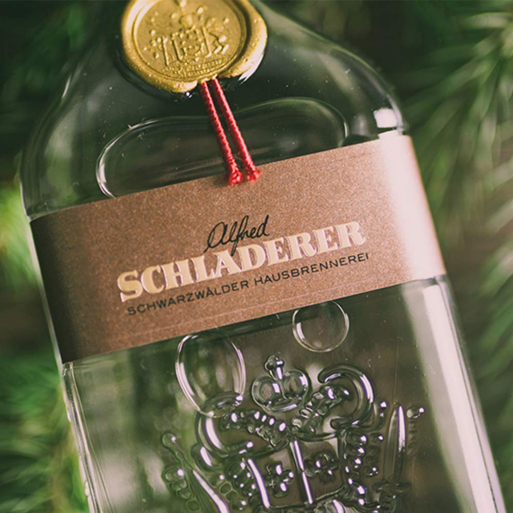 Schladerer Markgräfler Chriesiwässerli, altes Schwarzwälder Kirschwasser, 5 Jahre gereifter Obstbrand aus dem Schwarzwald, ausschließlich mit handverlesenen Süßkirschen des Markgräflerland (1 x 0.7 l)
