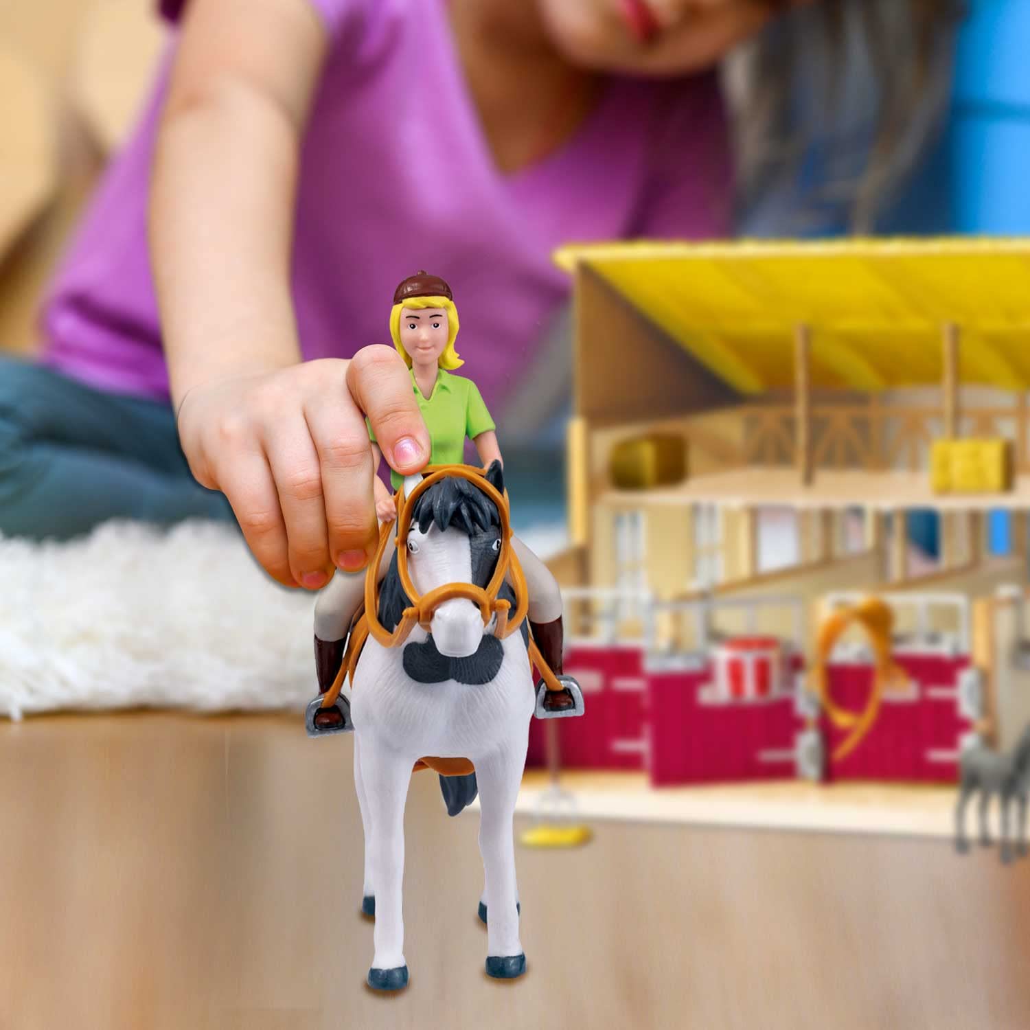 CRAZE Bibi e Tina Figure Martinshof Play Set Stalla per Cavalli Bibi e Tina Toys Stalla per Equitazione con Cavalli, Figure e Accessori Farm Toys 32732