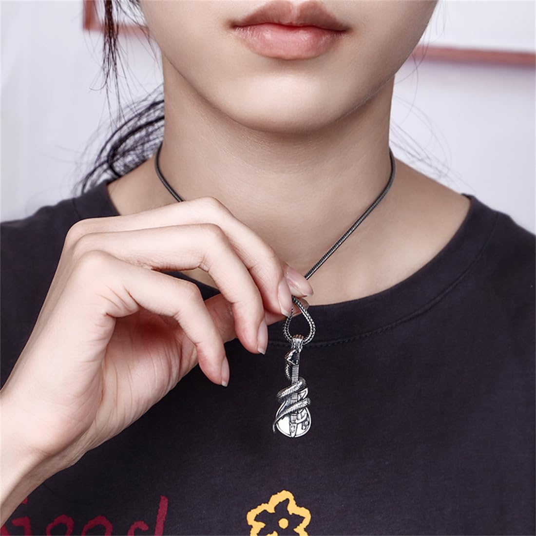 S925 Argento Sterling Ciondolo Collana Chitarra Serpente, Signore Chitarra Vintage Personalizzato Ciondolo Serpente,Argento,Pendant + Chain 50cm