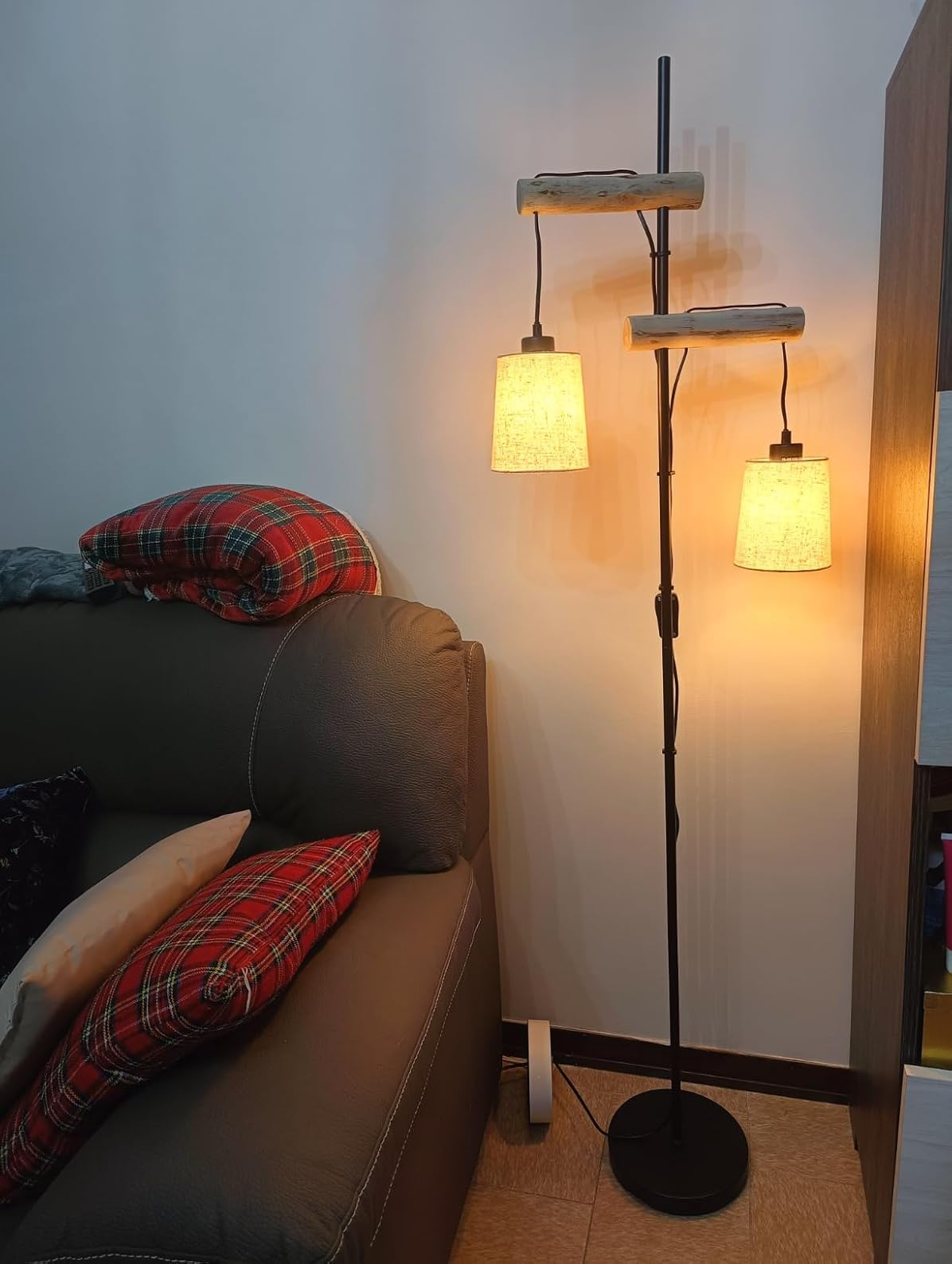 Holz Stehlampe Wohnzimmer, LED Stehleuchte mit 2 E27-Fassung, Vintage Design, Stoff Doppelschirm, Retro Stehlampe, Schwarz mit Naturholz