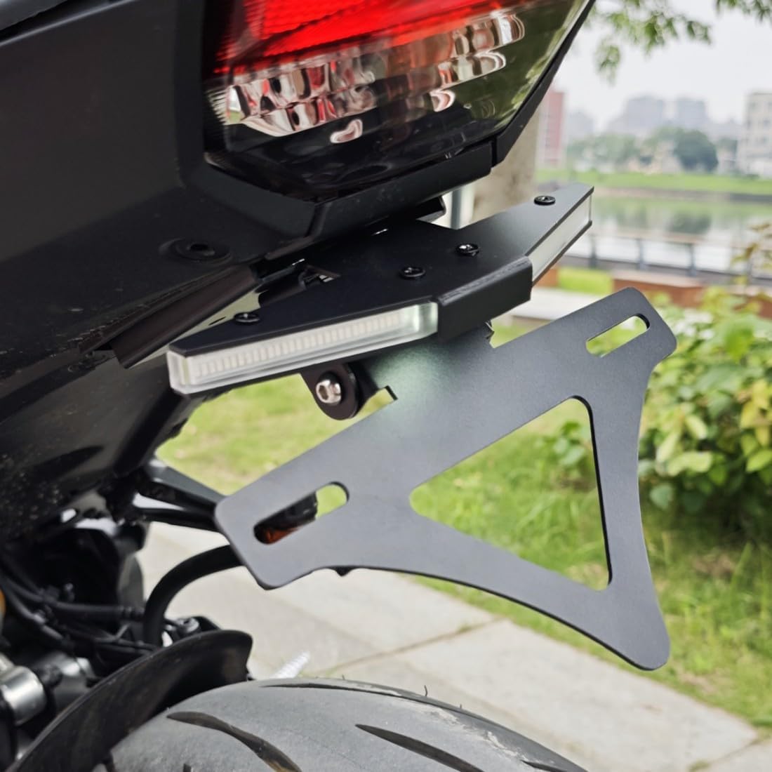 Fit for Yamaha MT09 MT-09 MT 09 SP 2024 2025 2026 Motorcycle Rear License Plate Holder Integrated LED Turn Signal Foldable Tail Tidy Fender Eliminator Kit Taillight Number Plate Mount Bracket