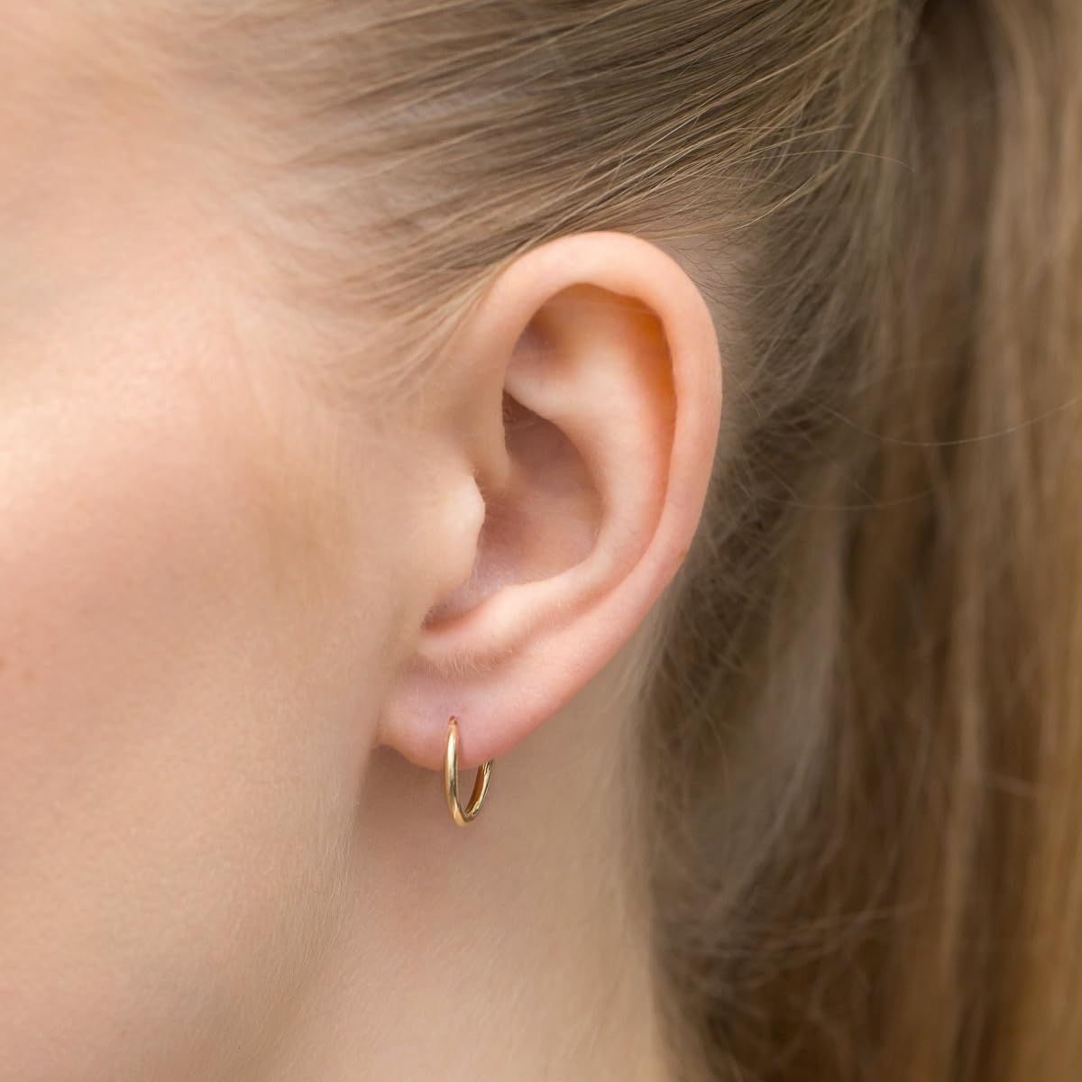 MARKO Echtgold Creolen Damen 12mm – Feine 14 Karat (585) Gold Ohrringe aus Gelbgold | Klassischer Schmuck für Frauen – Elegant zu Alltag, Oktoberfest & Weihnachten