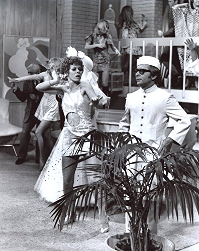 Laugh-In Judy Carne Arte Johnson 8x10 Photo #T1353 Laugh-In Judy Carne Arte Johnson 8x10 Photo #T1353
