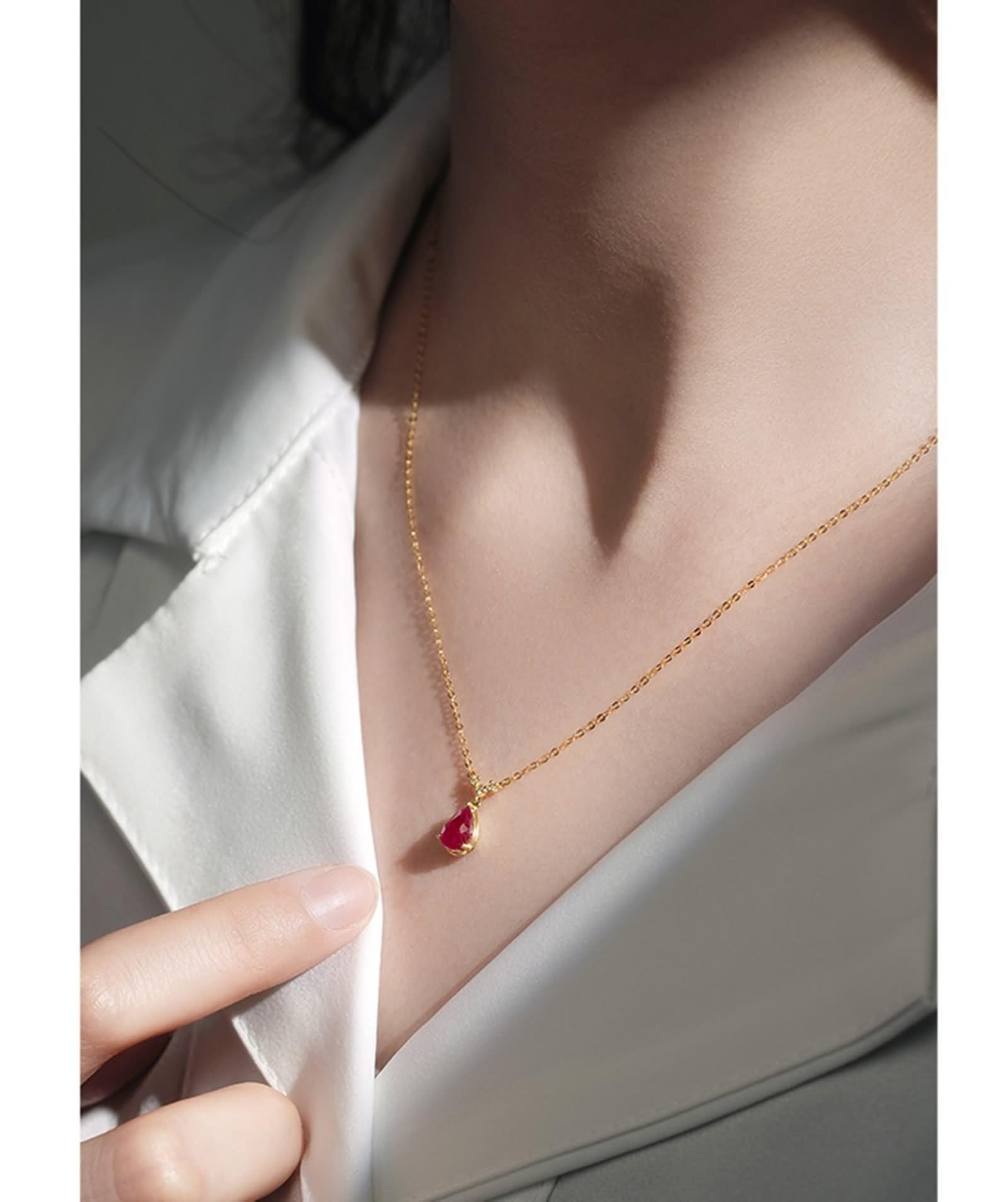 Łańcuszek na szyję, damski łańcuszek na szyję, cienki wisiorek z rubinu w kształcie kropli, 0,95 ct i diament z 0,02 ct żółtego złota