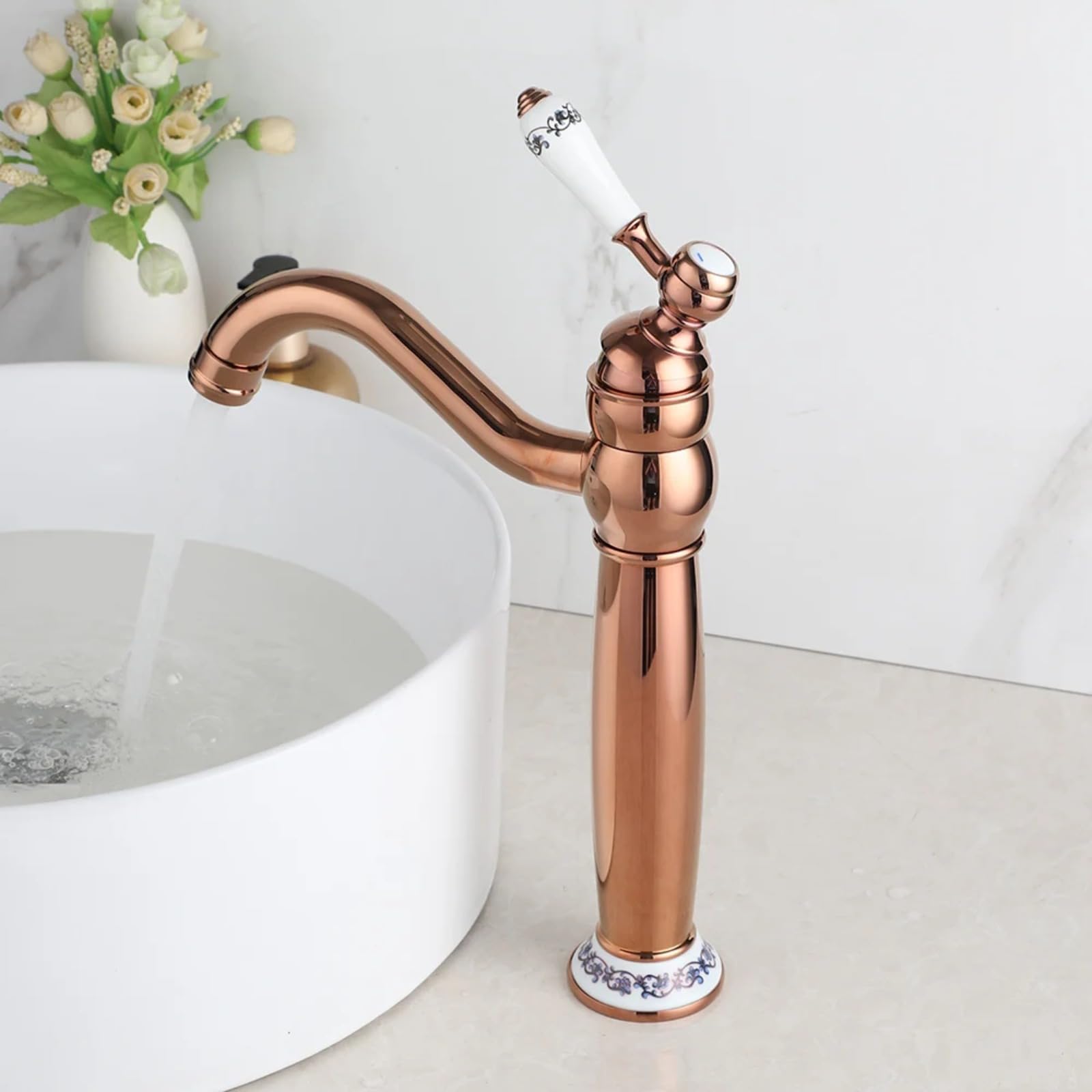 Robinet d'évier or rose au design haut de gamme avec bec pivotant à 360