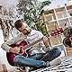 Winzz Akustikgitarre Rot, Westerngitarre 40 Zoll, Gitarre Anfänger Set mit Gitarre Tonabnehmer, Gitarrenständer, Gitarren Plektrum, Gitarrengurt, Gitarrenstimmgerät, Gitarrentasche