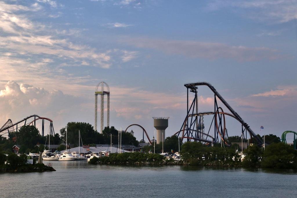 Amazon.com: Thrill Rides Rollercoasters Cedar Point Amusement Park