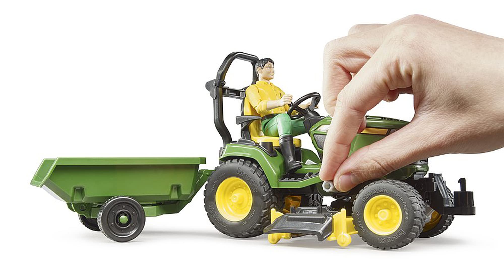 bruder 62104 - bworld trattore John Deere con rimorchio e giardiniere, trattore, figura giocattolo