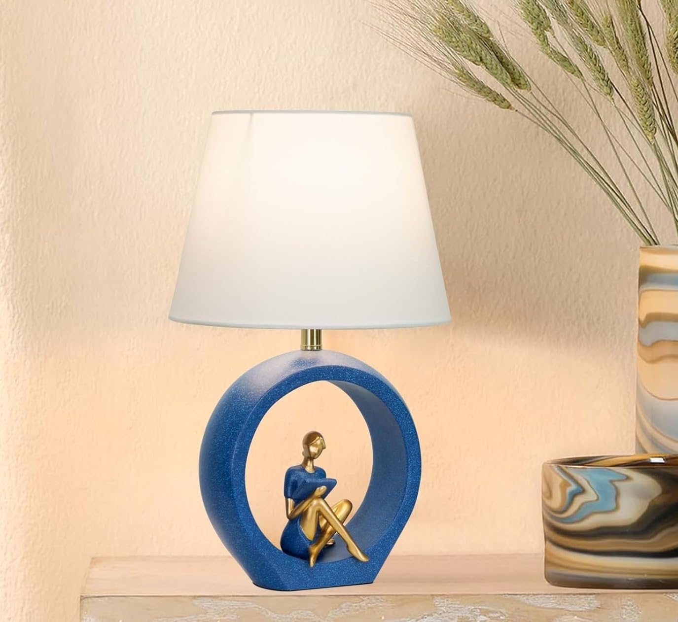 FLRXHK Creative Girl Reading Table Lamp Modern Simple Bedroom Bedside Counter Lamp Light Luxury High-end Art Deco Ornament Table Lamp