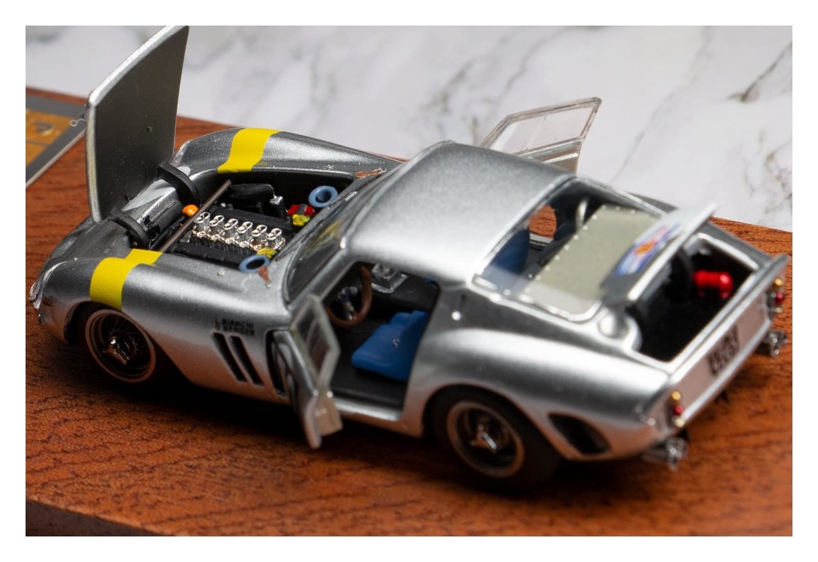 Amazon.co.jp: フェラーリ 250 GTO 1962 1 64 限定版合金全開車モデル