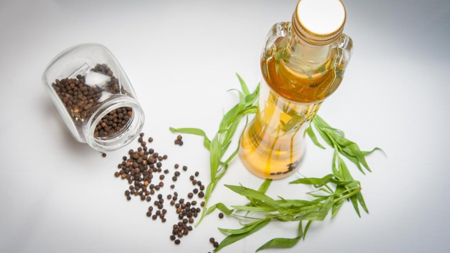 French White Wine Vinegar with Tarragon, 33.5 fl oz (1 Liter) – Artisan Vinegar from Reims, France, Infused with Fresh Tarragon for Dressings, Marinades & Sauces