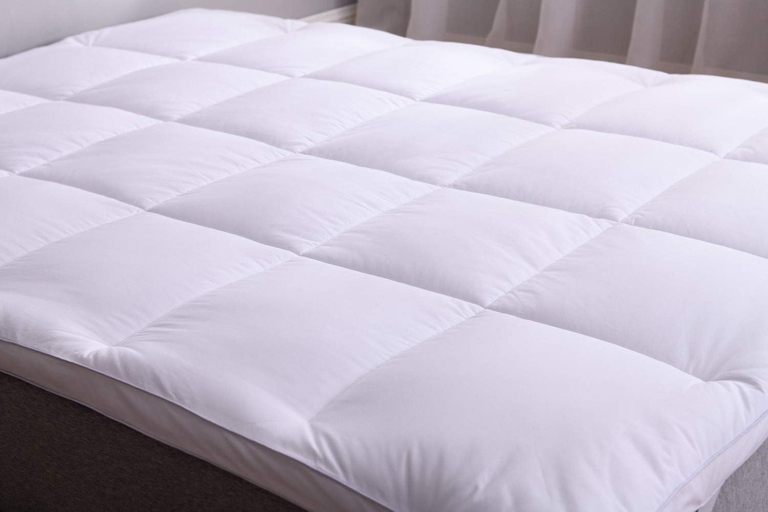 Quilted Mattress Topper Twin Size Down Alternative Fiber with 4 Elastic