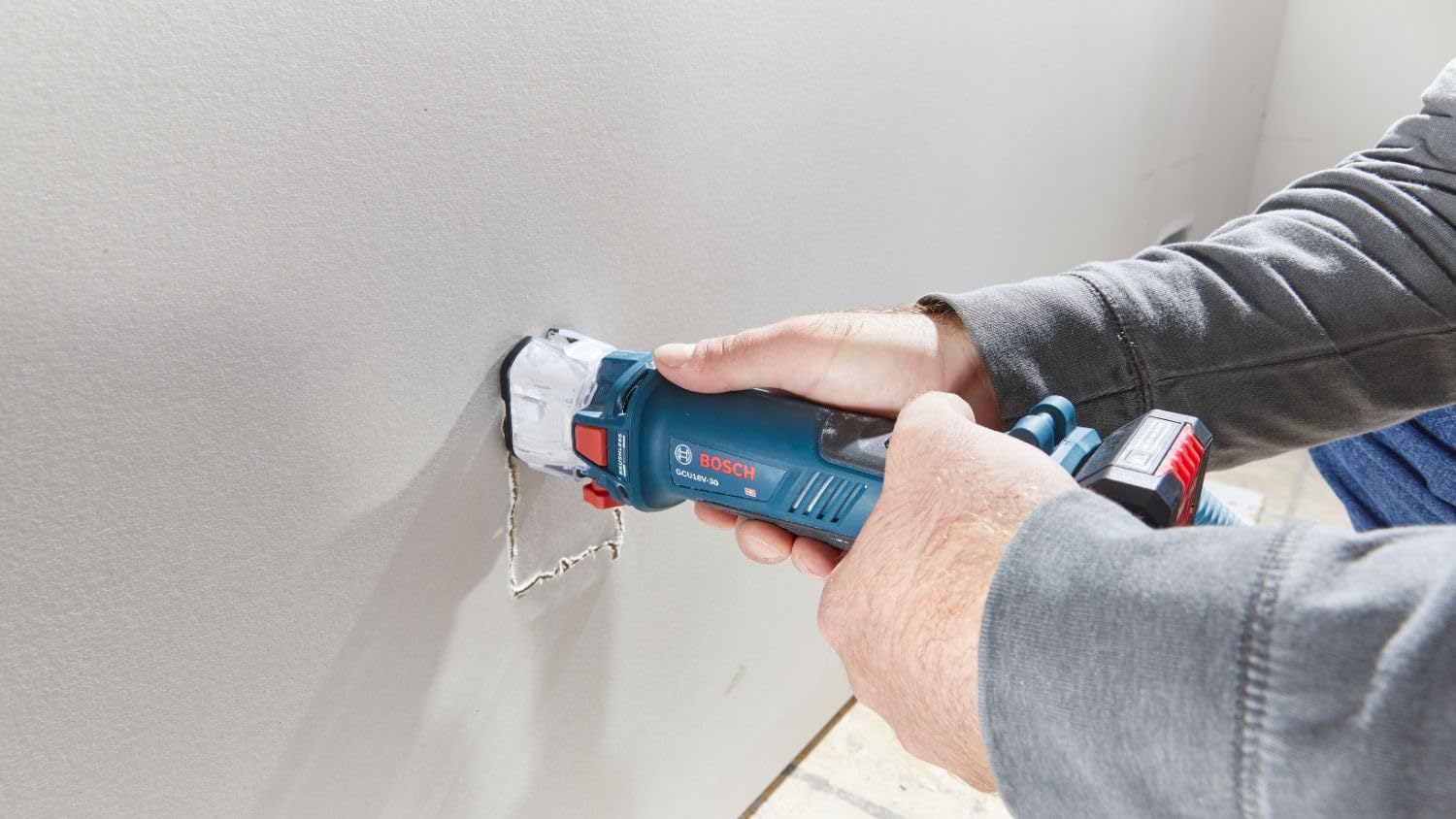 BOSCH GCU18V-30N Outil de découpe sans fil pour cloison sèche sans balais 18 V (outil nu)