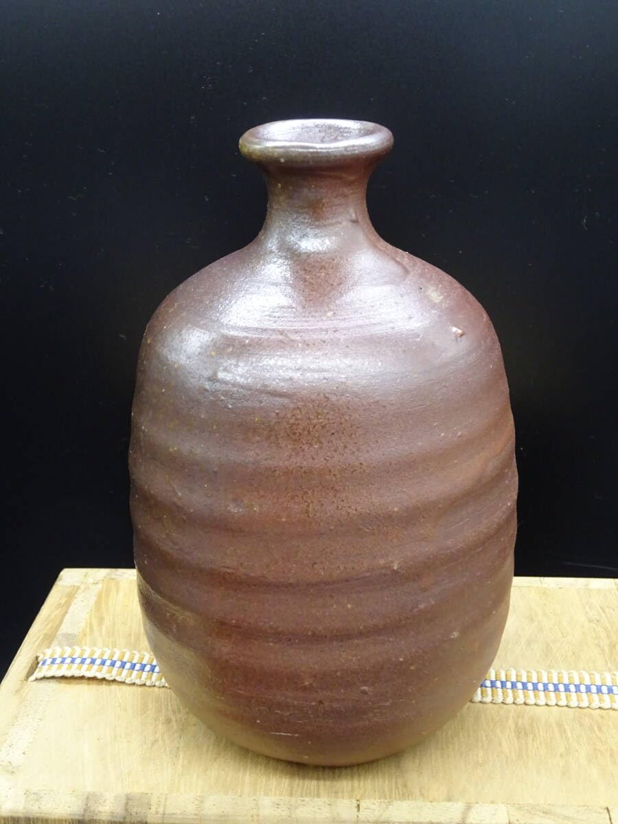 岡山県重要無形文化財保持者 山本出 備前 一輪花入 共箱 岡山県重要無形文化財保持者 山本出 備前 一輪花入 共箱