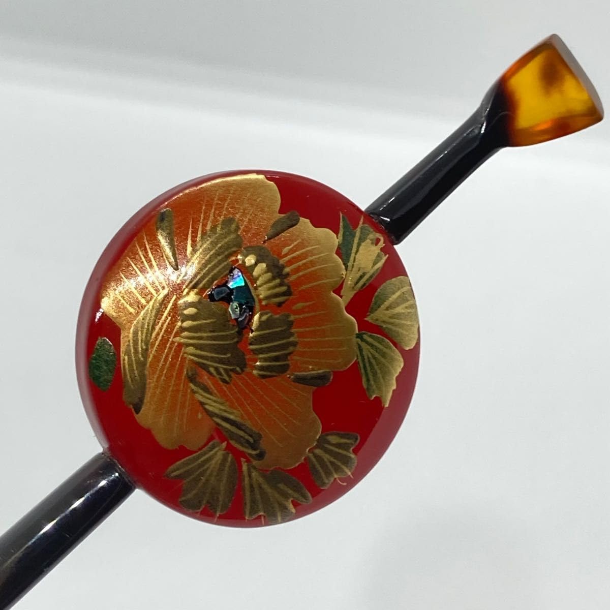 Amazon.co.jp: 岳風 べっ甲 平打ち 螺鈿金蒔絵 牡丹 1本挿 かんざし 簪 